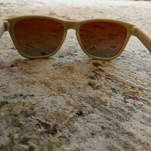 GOODR Toasted Marshmallow Magic Sunglasses - Picture 5 of 7